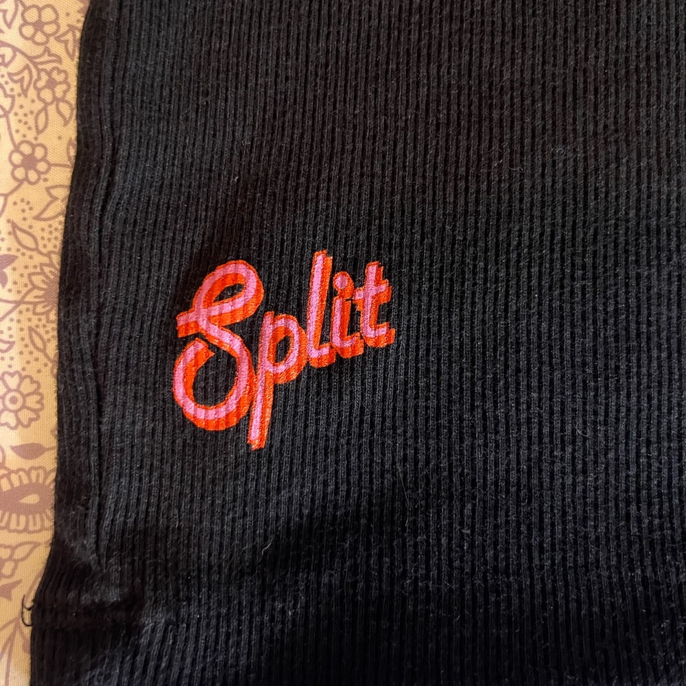 Split Black Ribbed Tank Top - Picture 5 of 8